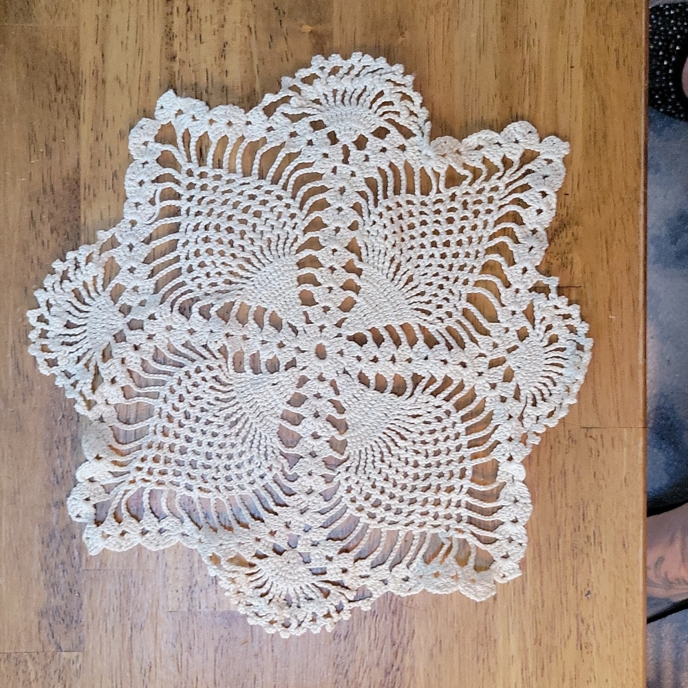 Set of 5 Hand Crocheted Doilies - Picture 6 of 7